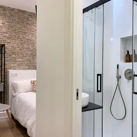 Valencia Beach Rooms Homestay *