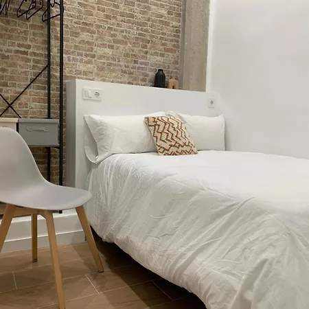 Homestay Valencia Beach Rooms *