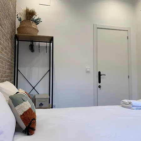 Valencia Beach Rooms Homestay *